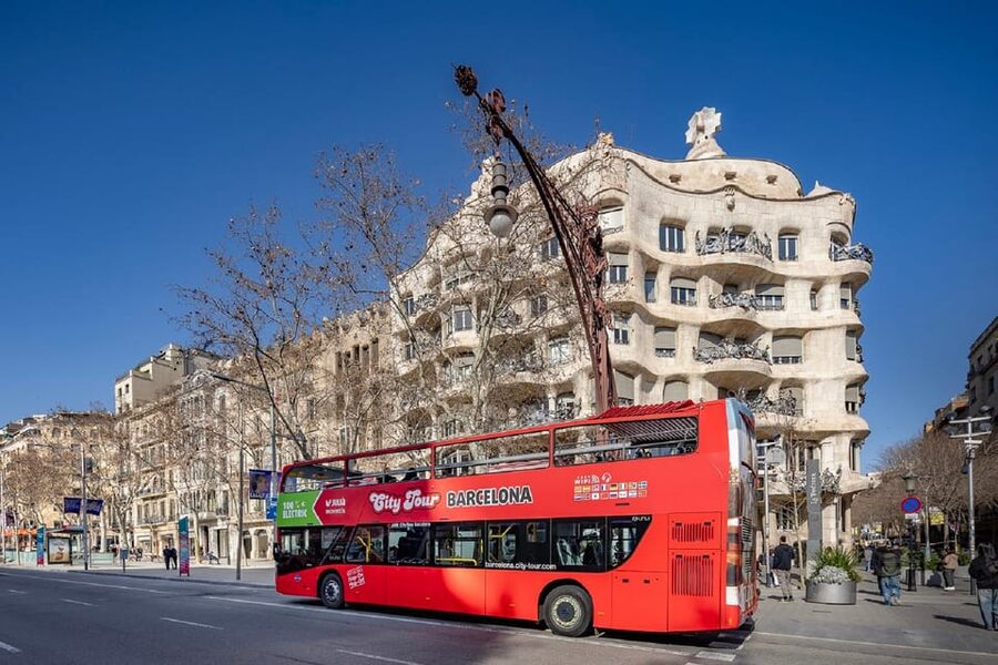 Barcelona: Hop-On Hop-Off Bus & Aquarium Tour - On the Bus: Comfort, Audio Guides, and the One Annoying Detail