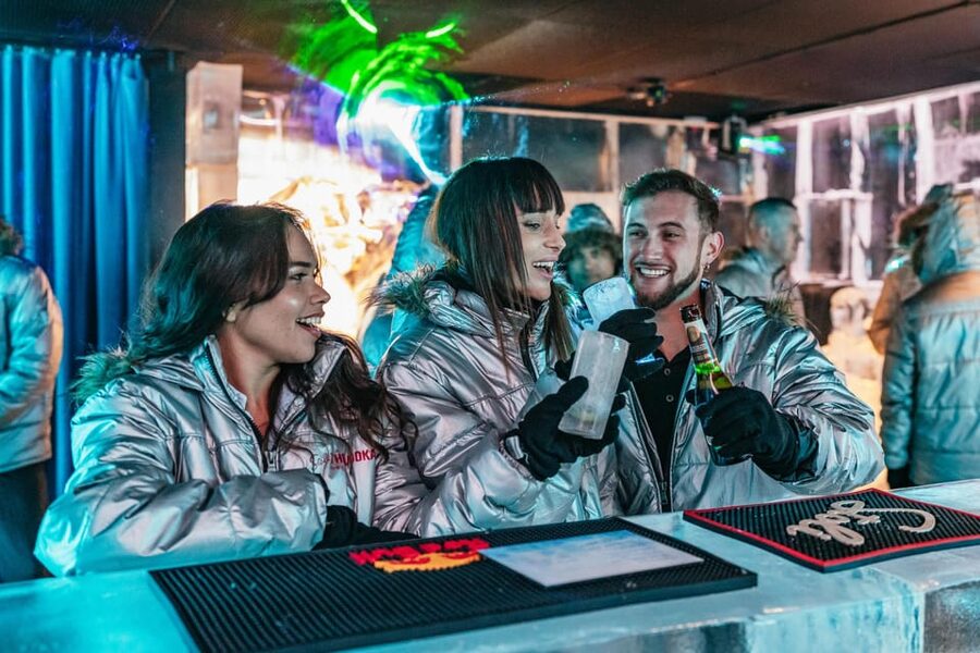 Barcelona: Icebar experience, located at the beach !! - The ice sculptures and photo moments you will actually use