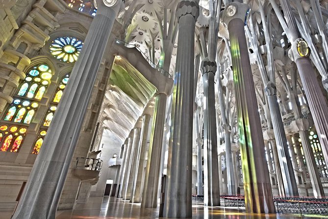 Barcelona in 1 Day: Sagrada Familia, Park Guell,Old Town & Pickup - Gothic Quarter walking tour: medieval streets and key squares