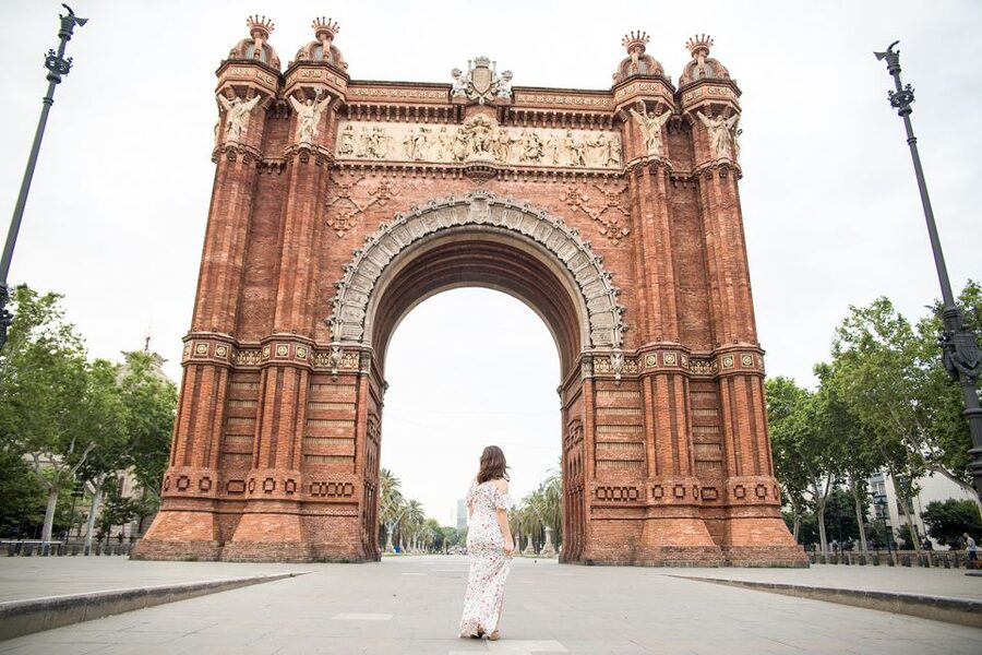 Barcelona: Instagram Tour of the Most Scenic Spots - The photo session payoff: you choose, you keep, you share