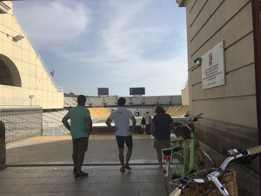 Barcelona: Montjuic Hill E-Bike Tour - National Palace terraces: your 360-degree Barcelona moment