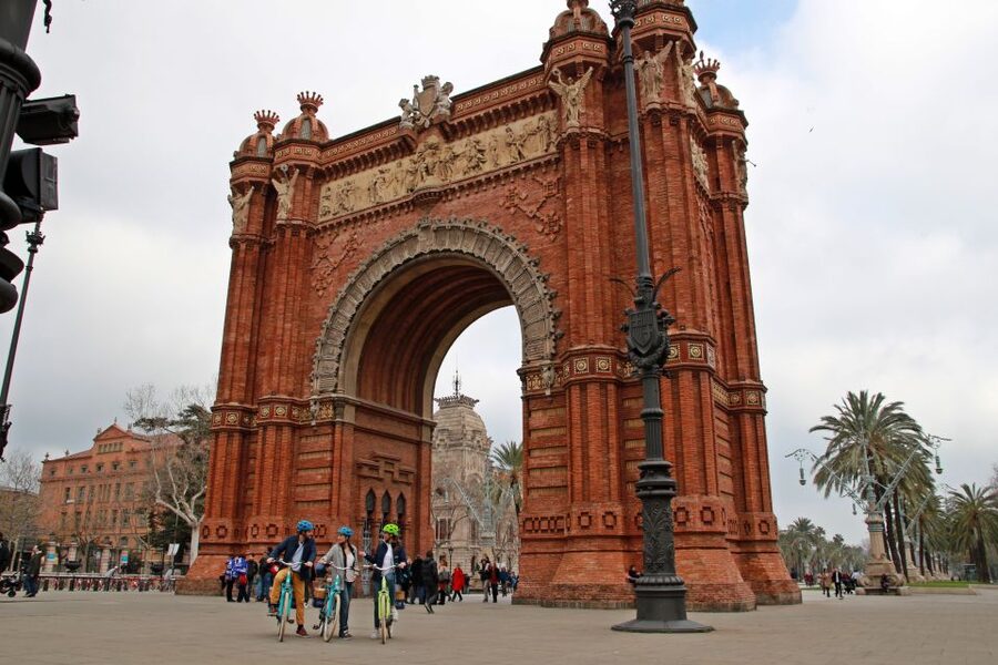 Barcelona: Montjuic Hill E-Bike Tour - Parc de la Ciutadella to Port Vell, green to sea in one smooth arc