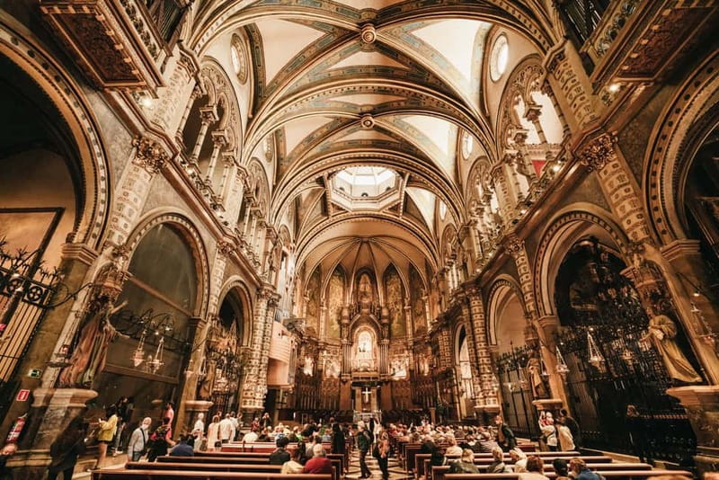 Barcelona: Montserrat and Winery Tour with Tapas or Lunch - North Bus Station meetup, how to get moving without stress