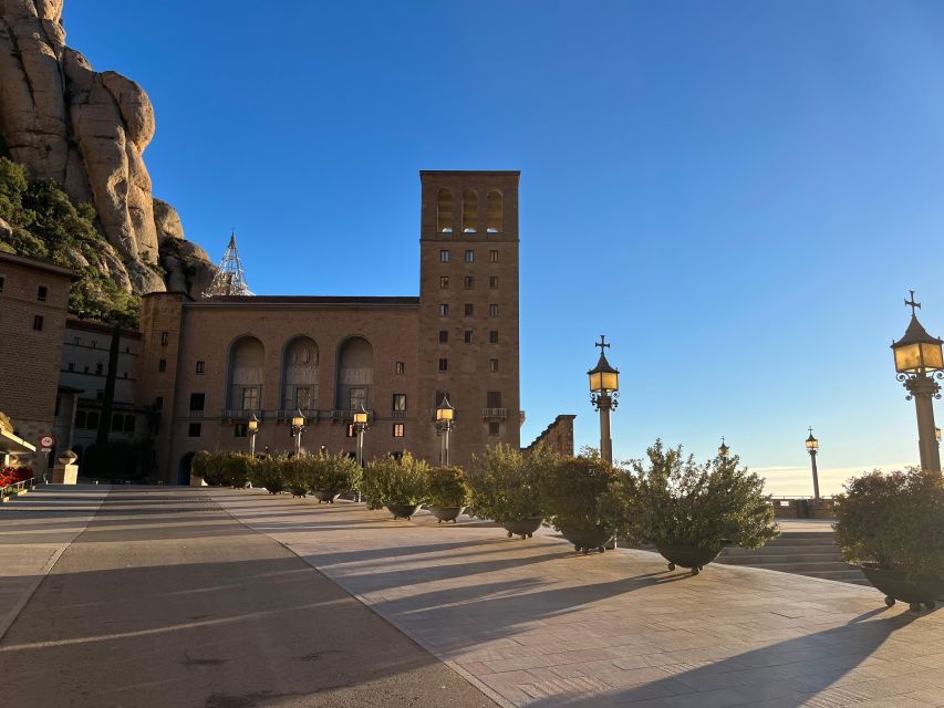 Barcelona: Montserrat Early Trip — Cable Car, Abbey & Hike - The funicular up: getting higher fast (and staying efficient)
