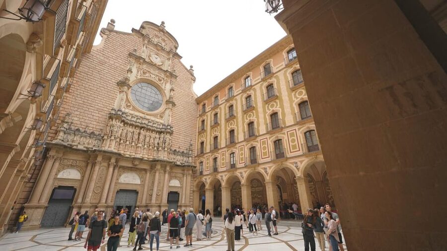 Barcelona: Montserrat Tour with Lunch & Wine Tasting Option - The free time block: how to spend your hours without rushing
