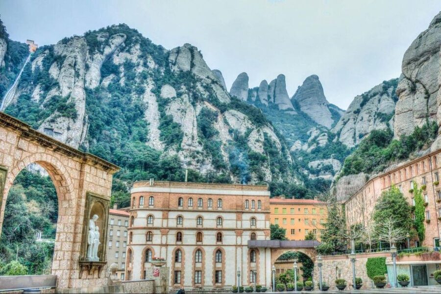 Barcelona: Montserrat Tour with Transport & Basilica Option - Your 3 hours at Montserrat: hiking, viewpoints, museum time, and lunch