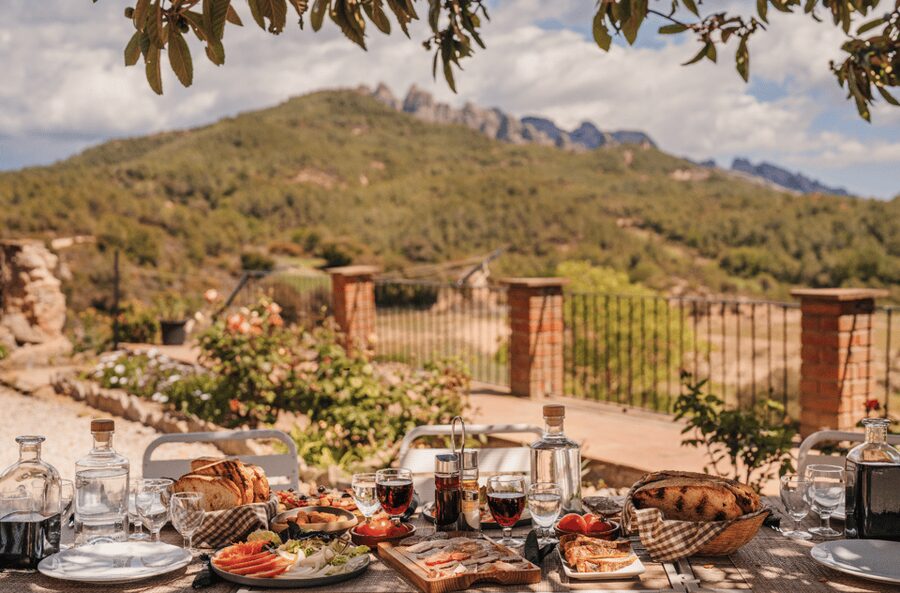 Barcelona: Montserrat Visit & Lunch at Farmhouse Small Group - Montserrat Abbey with La Moreneta: what the guide actually unlocks