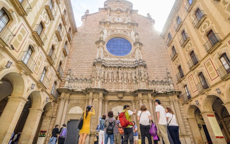 Barcelona: Montserrat Visit & Lunch at Farmhouse Small Group - Lunch at the farmhouse under Montserrat: why this part stands out