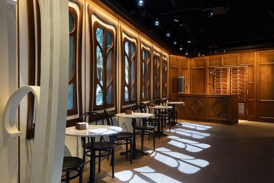 Barcelona: Nougat and Chocolate Museum Tour with Tasting - Screens, videos, and why it can still feel human