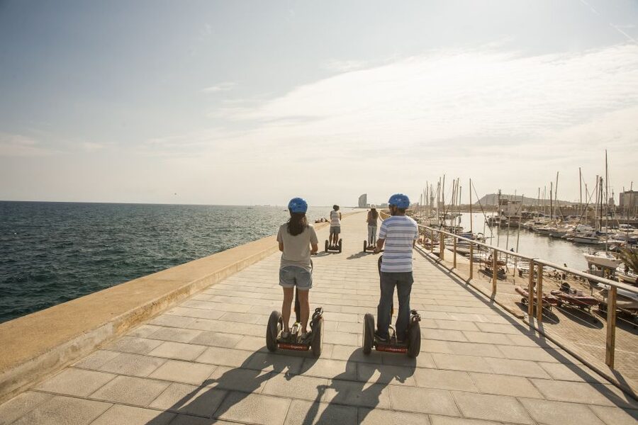 Barcelona: Old Port and Gothic Quarter Guided Segway Tour - Group Size, Pacing, and Guide Quality: What to Expect When You Arrive