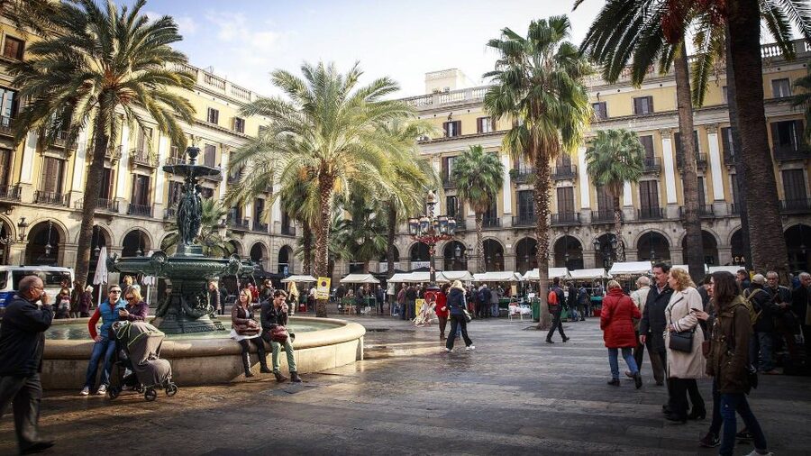 Barcelona: Old Town and Gothic Quarter Walking Tour - Finishing near Passeig del Born: a smooth ending point for the rest of your day