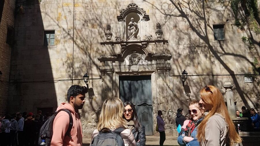 Barcelona: Old Town and Gothic Quarter Walking Tour - El Born and the Palace of Catalan Music pass-by: where the old and new overlap