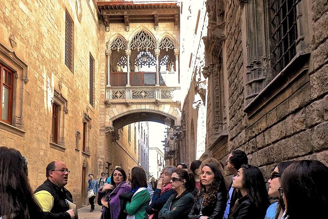 Barcelona Old Town & Gothic Quarter Small Group Tour - Gothic Quarter maze: seeing the Roman corners and medieval streets