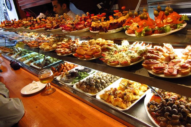 Barcelona Old Town Night Small Group Tour with Tapas & Flamenco - Meeting at Hard Rock Café and getting oriented fast