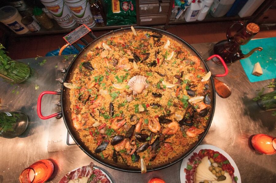 Barcelona: Paella Cooking Experience & Boqueria Market Tour - Why this 3-hour format feels like the best kind of Barcelona night