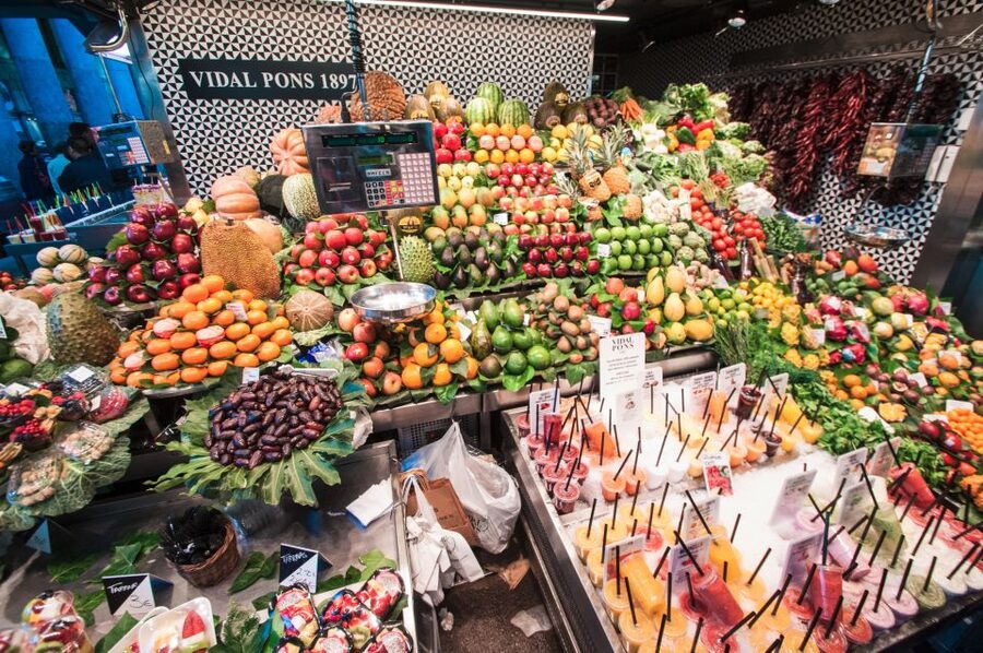 Barcelona: Paella Cooking Experience & Boqueria Market Tour - The kitchen moment: jobs, the paellera, and watching it come together