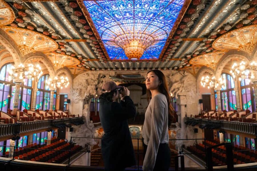 Barcelona: Palau de la Música Self-Guided Tour - The grand staircase: where the floral details do the talking