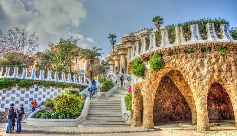 Barcelona: Park Güell Guided Tour - The main square viewpoint, why it’s the big payoff