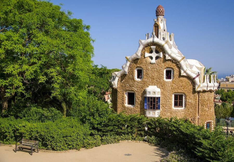 Barcelona: Park Güell Guided Tour - Accessibility and who this tour suits best