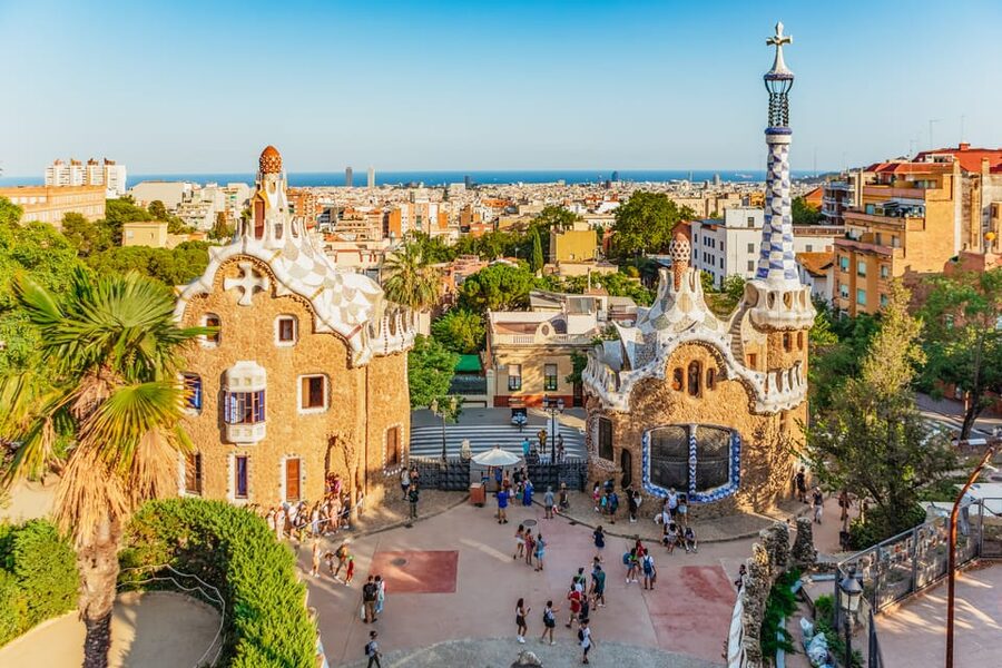 Barcelona: Park Güell Guided Tour & Priority Access - Doric columns, vaulted paths, and how to read the details