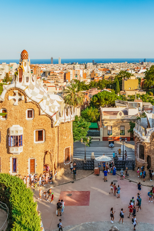 Barcelona: Park Güell Guided Tour & Priority Access - Trencadís mosaics: how color becomes structure