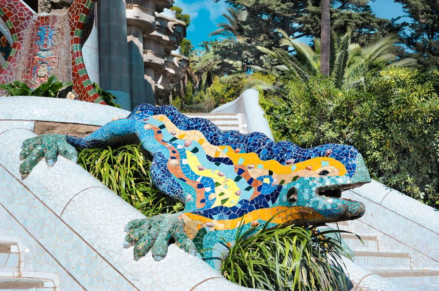 Barcelona: Park Güell Guided Tour & Priority Access - The guide experience: why short tours still feel full