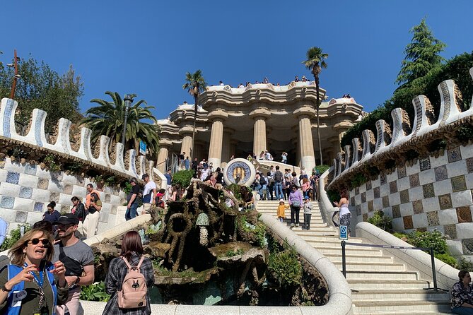 Barcelona: Park Güell Guided Tour & Tickets with Fast-Track Entry - Meeting Point on Ctra. del Carmel: Avoid the Wrong Entrance