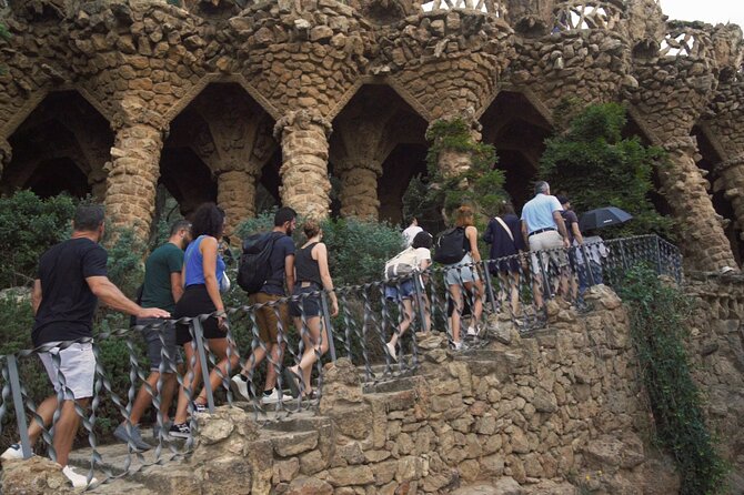 Barcelona: Park Güell Guided Tour & Tickets with Fast-Track Entry - City Views and Photo Stops: When the Park Feels Worth Every Step