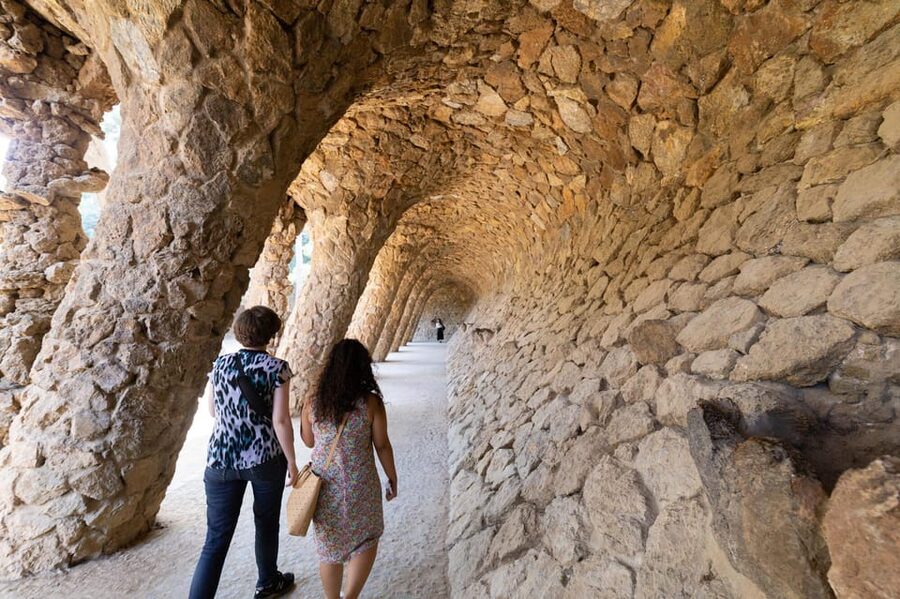 Barcelona: Park Guell Guided Tour with Skip-the-Line Entry - Tips to Make the Most of Your 1-Hour Guided Start