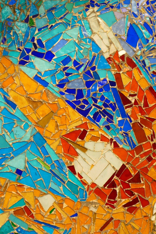 Barcelona: Park Güell Guided Tour - What you learn during the trencadís and design tour