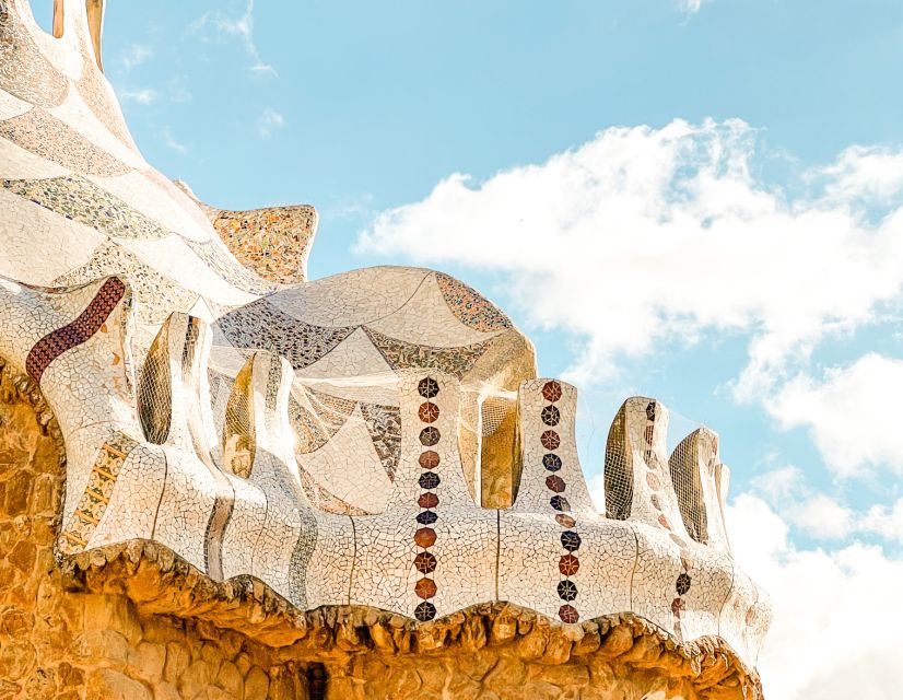 Barcelona: Park Güell & La Sagrada Familia Tickets and Tour - Meeting Point Reality Check: Burgundy Umbrella, Multiple Entrances