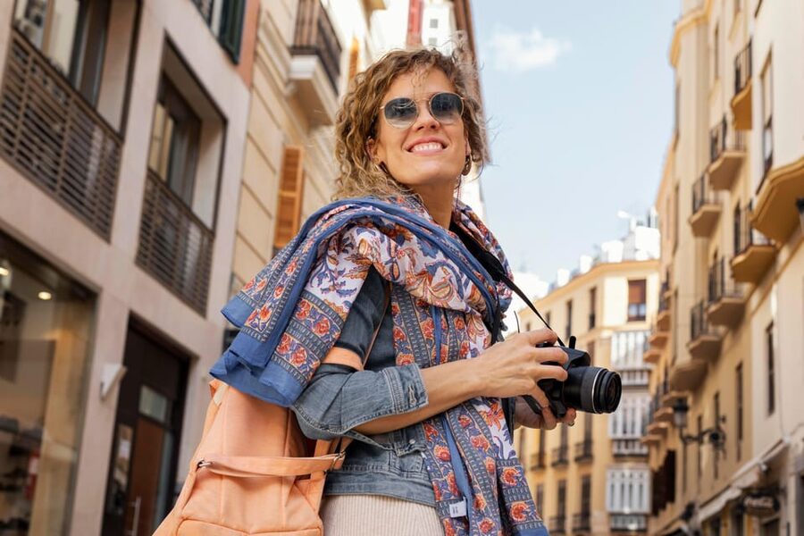 Barcelona: Photo Shoot + Exclusive Video of the Best Moments - Meeting at Plaça Real, then into the Gothic Quarter