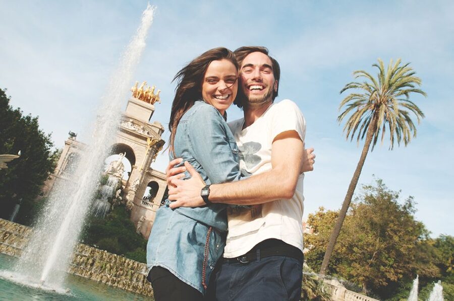 Barcelona: Photoshoot Tour Old Town - The stops you care about: Cathedral views and Ciutadella Park frames