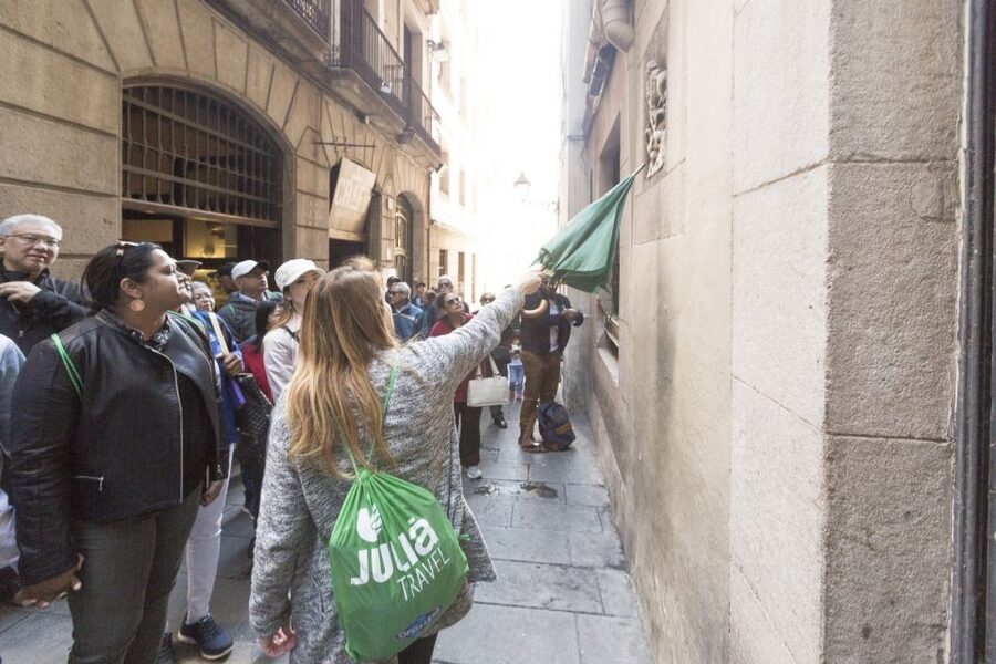 Barcelona: Picasso Museum Guided Tour - The guide experience: small groups, good explanations, clear audio