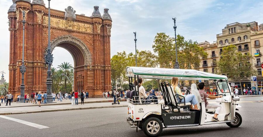 Barcelona: Private City Tour by Eco Tuk Tuk - The “no stress” ride setup: private, electric, and photo stop friendly