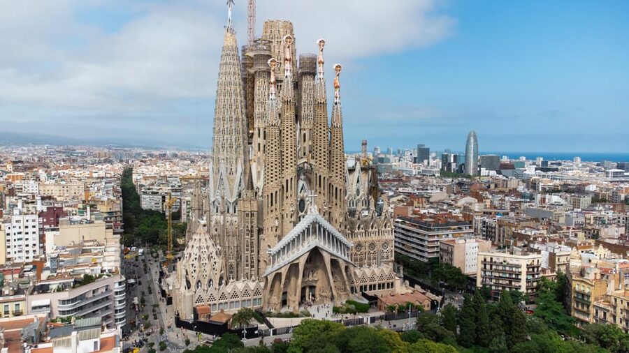 Barcelona: Sagrada Familia and Park Guell Combo Guided Tour - The Park Güell and Sagrada Familia Combo in a Tight 3 Hours