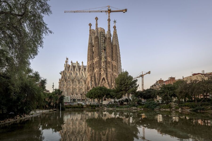 Barcelona: Sagrada Familia Entry Ticket with Audio Guide - Getting in smoothly at the entrance, with timed access
