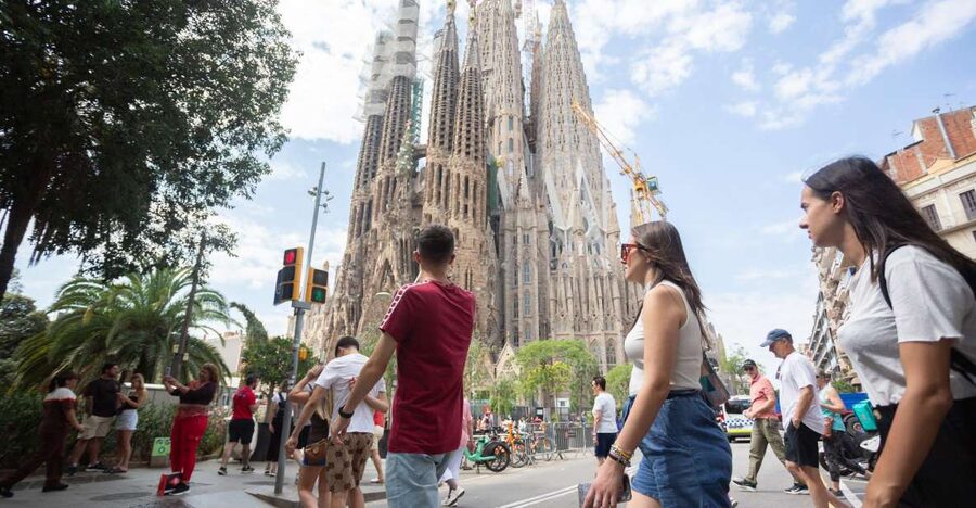 Barcelona: Sagrada Familia Fast Track Guided Tour - Key things to know before you go