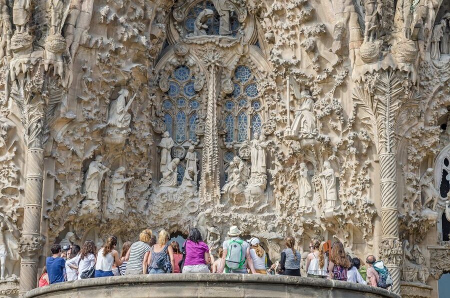 Barcelona: Sagrada Familia Fast Track Guided Tour - Why a fast-track Sagrada Familia tour is worth it