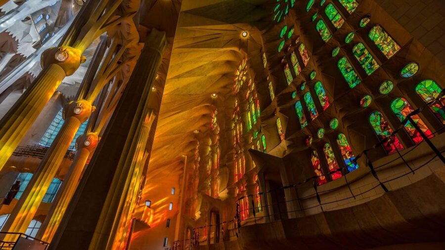 Barcelona: Sagrada Familia Fast Track Guided Tour - Language choice: getting the most out of the narration