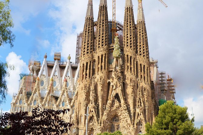 Barcelona: Sagrada Familia Fast Track Tour with Tower Option - Inside the basilica: Gaudi design and symbol spotting that actually helps