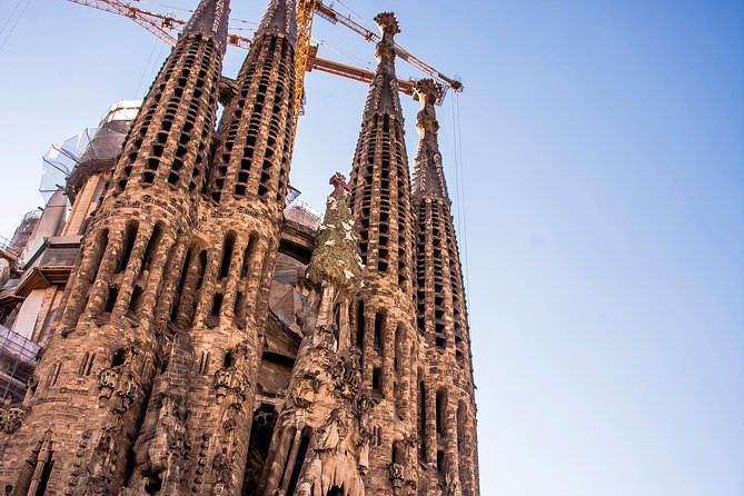 Barcelona: Sagrada Familia Fast Track Tour with Tower Option - Guide quality is the whole game here
