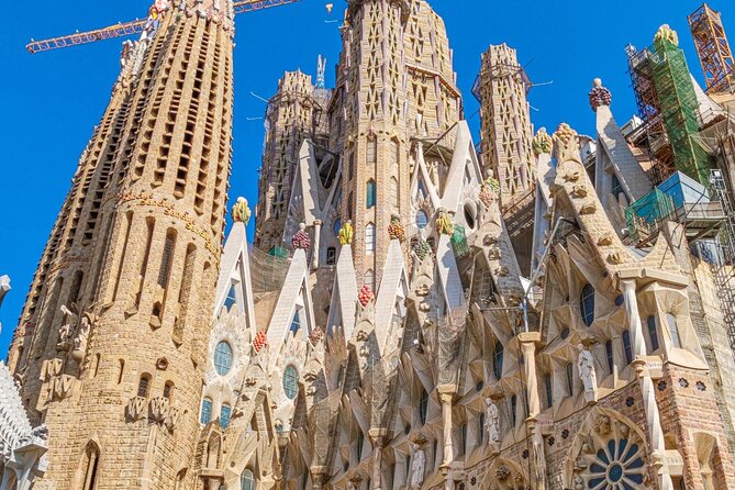 Barcelona: Sagrada Familia Fast Track Tour with Tower Option - What the tour covers, step by step