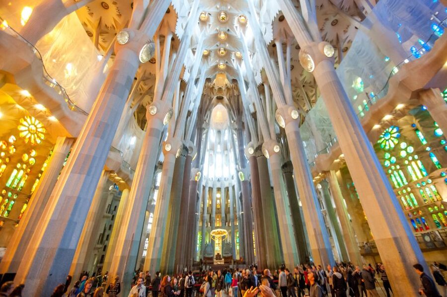 Barcelona: Sagrada Familia Guided Tour with Tower Access - Meeting Point at Julià Travel in Carrer Sardenya, 311