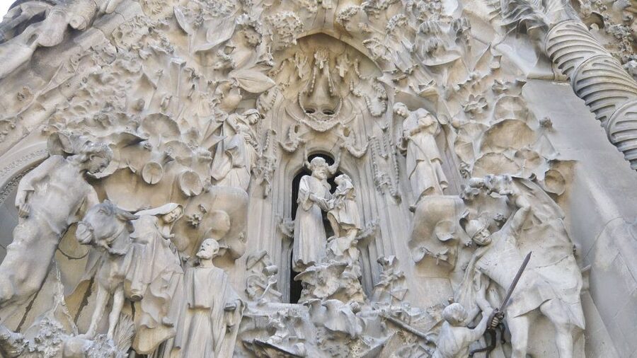 Barcelona: Sagrada Familia & Montserrat Full-Day with Pickup - Inside Sagrada Familia: what you can actually accomplish in 1 hour