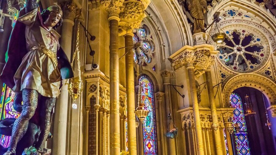 Barcelona: Sagrada Familia & Montserrat Full-Day with Pickup - Passing central Barcelona: a built-in story, not just transportation