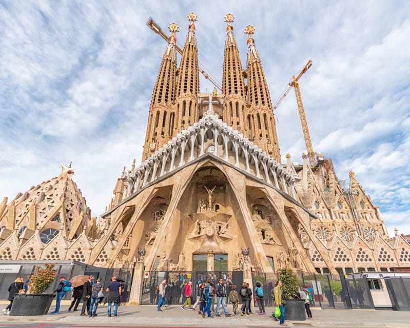 Barcelona: Sagrada Familia & Park Güell Guided Tour & Ticket - Who should book this, and who might prefer doing it on your own
