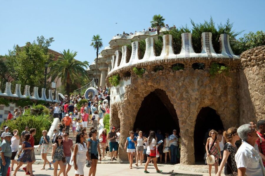 Barcelona: Sagrada Familia & Park Güell Guided Tour & Ticket - Guides make the difference: Marta, Roger, Ana, and the storytelling style