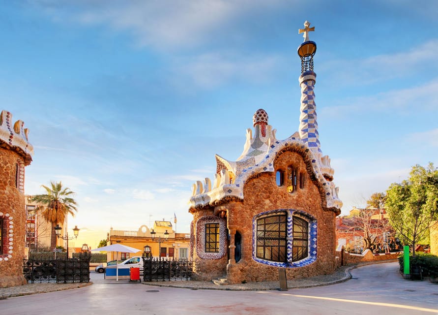 Barcelona: Sagrada Familia & Park Güell Guided Tour & Ticket - Meeting up and getting ready for the Sagrada Familia rules