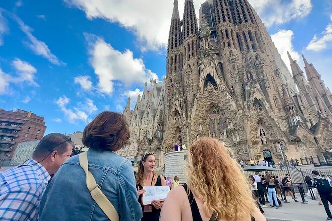 Barcelona: Sagrada Familia & Park Guell Guided Tour + Transfer - Sagrada Família: walk in, then read the building